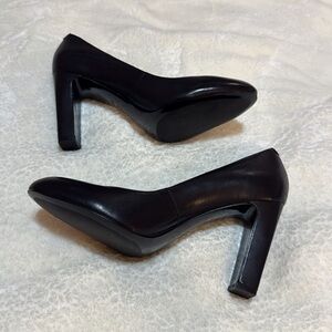 Banana Republic Pumps- new